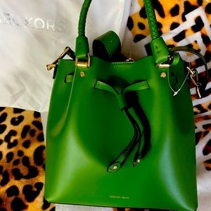 Michael Kors Blakely Medium Bucket Crossbody Green
